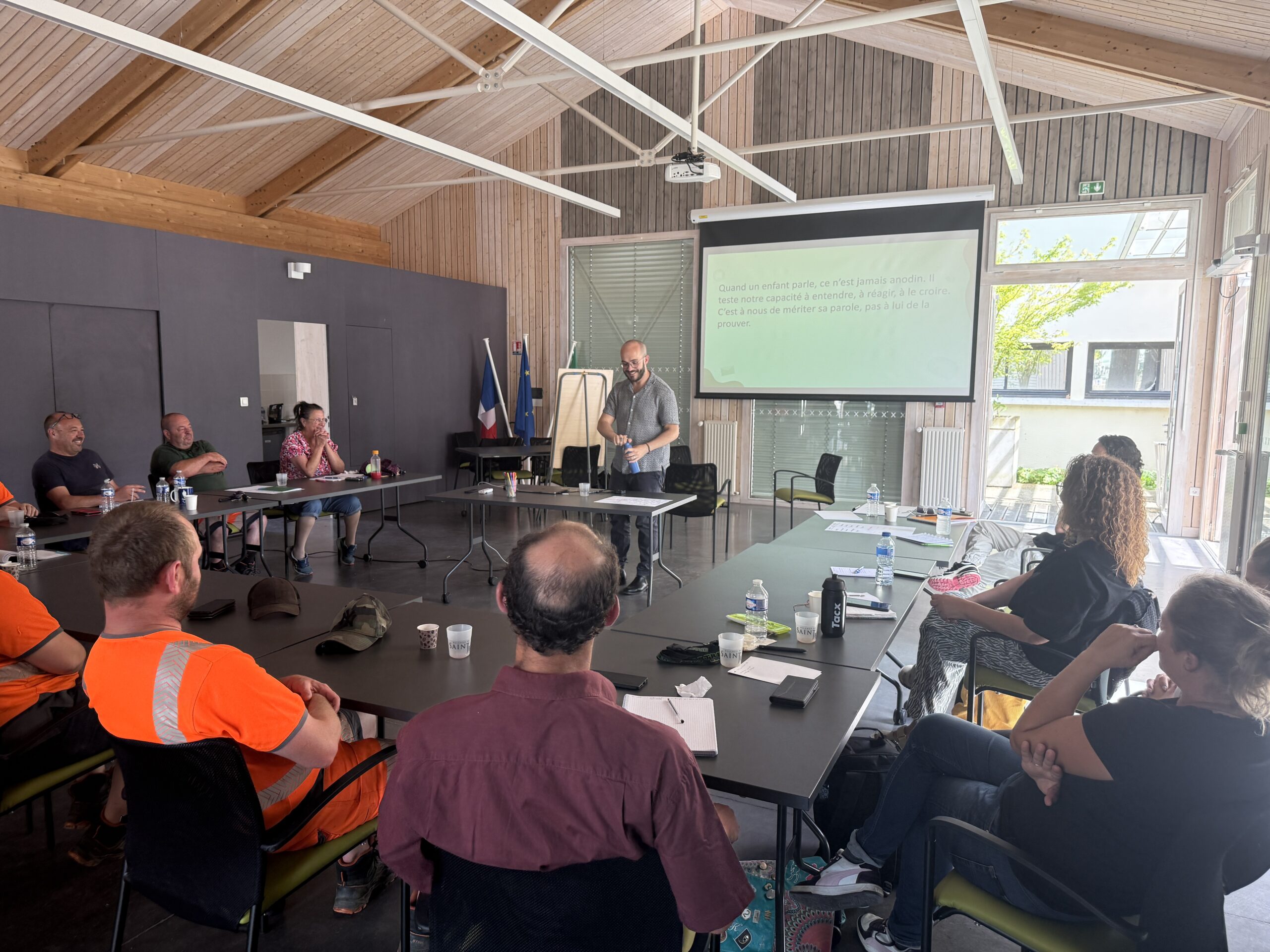 Antoine Métayer animant une formation en entreprise