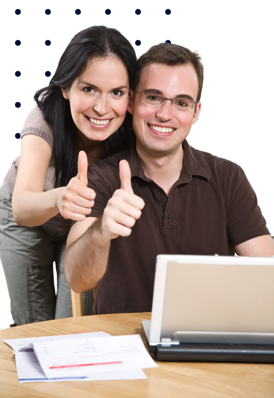 Personnes heureuses après avoir arrêté de fumer grâce à l'hypnose en groupe